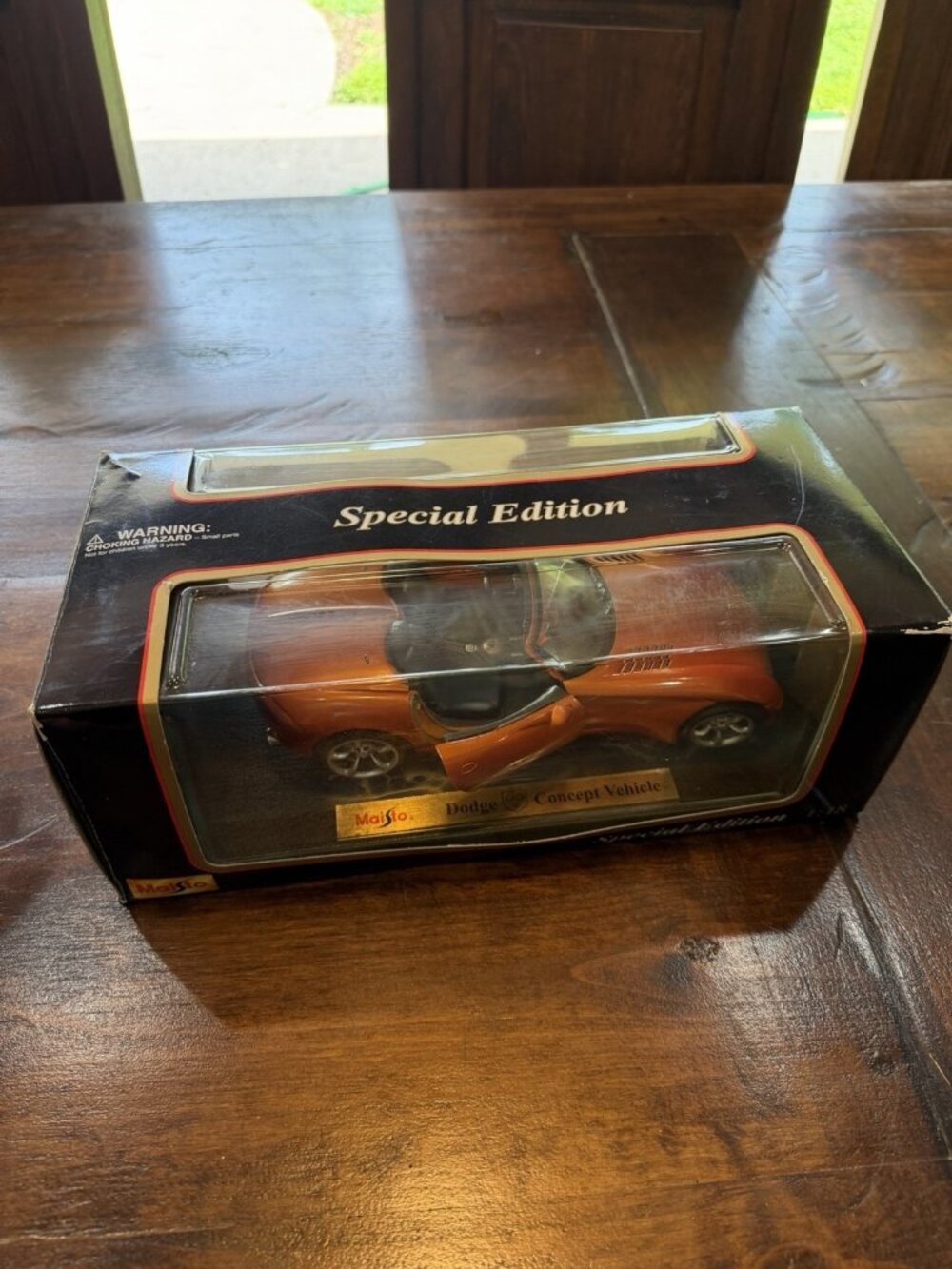 1:18 Maisto Dodge (1997) Concept “Copperhead” Copper Fire Orange